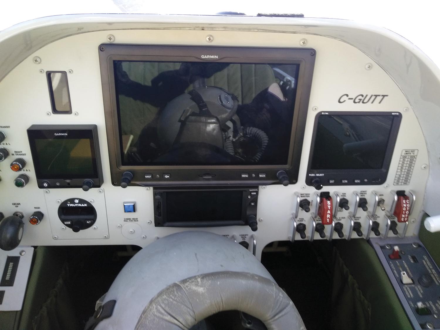 In the front seat of Abbott’s Turbine Legend is a collection of Garmin glass, including a G3X Touch backed up by a G5.