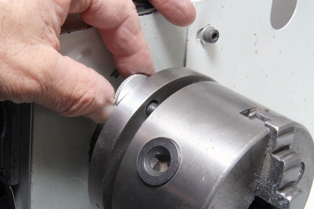 Photo 4 three jaw chuck