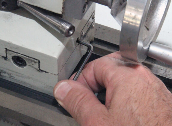 Photo 18 tailstock lock screw