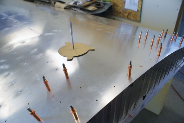 01 FUEL TANK CAP LOCATION ON WING 2
