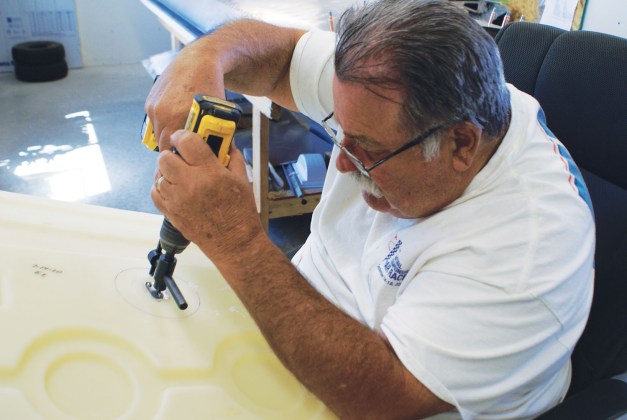 03 FUEL TANK CUT