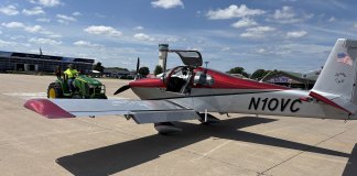 vic arriving at airventure