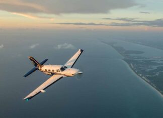 Aircraft in flight [Credit: Jim Barrett]