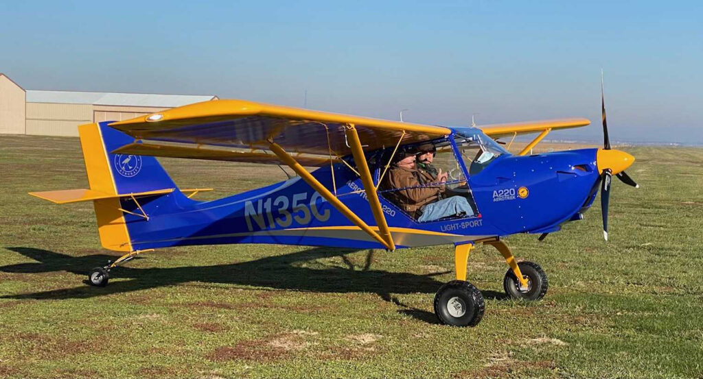 An Aerotrek A220 perched resolutely on the grass and ready for flight. [Credit: Aerotrek]