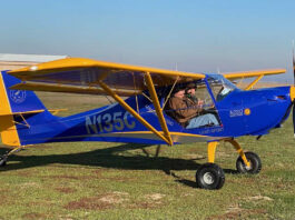 An Aerotrek A220 perched resolutely on the grass and ready for flight. [Credit: Aerotrek]