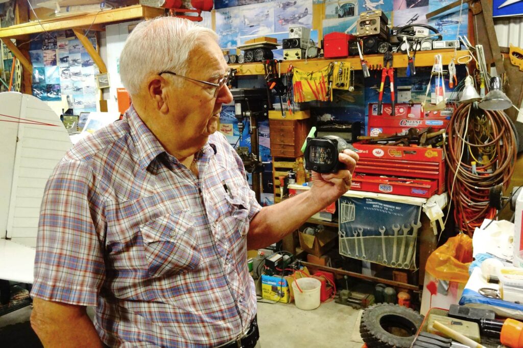 Lowell Farrand spent years serving as an FAA DAR and is in the EAA Hall of Fame. He offers sound advise to builders. [Credit: Bill Wilson]