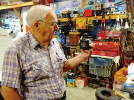 Lowell Farrand spent years serving as an FAA DAR and is in the EAA Hall of Fame. He offers sound advise to builders. [Credit: Bill Wilson]