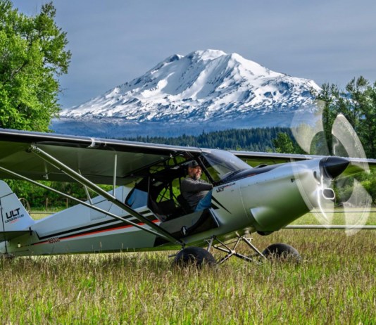 Backcountry manners intact: the ULT sits on a grass strip with the turbine spun up, built on the STOL-capable Carbon Cub UL airframe. [Credit: CubCrafters]