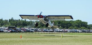 Dragging it in low and slow for the STOL competition. [Credit: Andrew Robinson]