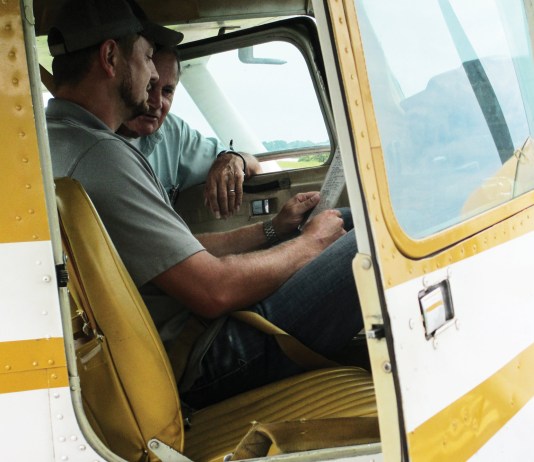 A CFI talks a pilot through the checklist — a step toward scraping off years of rust and getting back into the air. [Credit: LeRoy Cook]