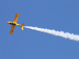 A SubSonex personal jet in aerobatic flight. Thea design will expand with a two-place model kit in the months ahead. [Credit: Sonex Aircraft]