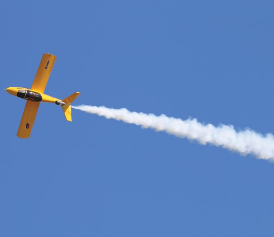 A SubSonex personal jet in aerobatic flight. Thea design will expand with a two-place model kit in the months ahead. [Credit: Sonex Aircraft]