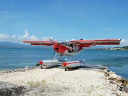 A Zenith STOL CH701 on Zenair amphibious floats rests on a sandbar on the Caribbean island of Guadeloupe. [Credit: Zenith Aircraft]
