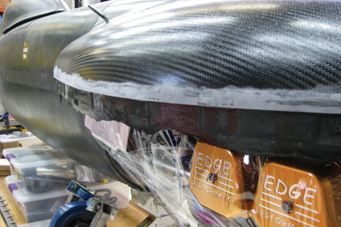 The joining flange for the top/bottom cowl. Left picture is before liquid shim, right picture is after. Note how the liquid shim registers the features of the upper shim, allowing it to exactly lock in place when the two are screwed together.