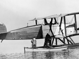 Douglas World Cruiser prototype on floats